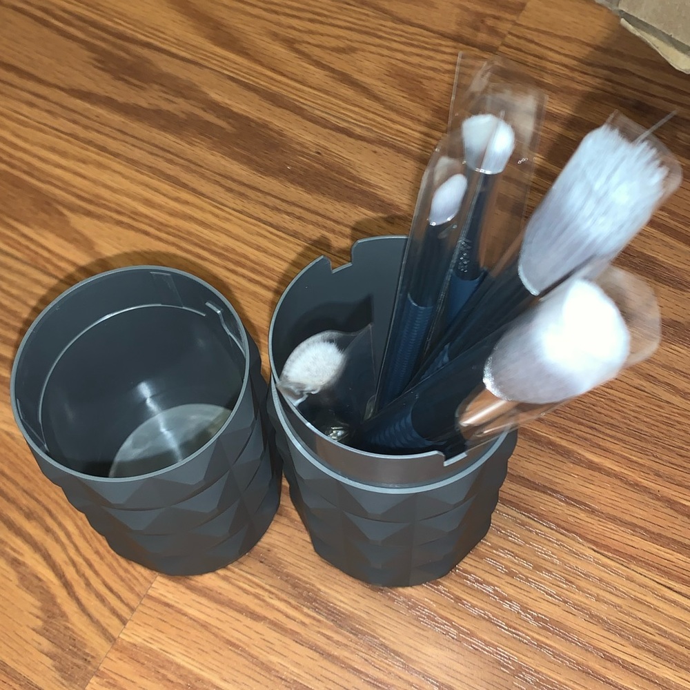 Laruse make up brushes